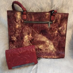 Elegant Floral Embossed Handbag
